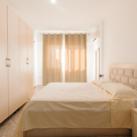 Rs Place 1-Bedroom Apartment Tirana Eksteriør billede