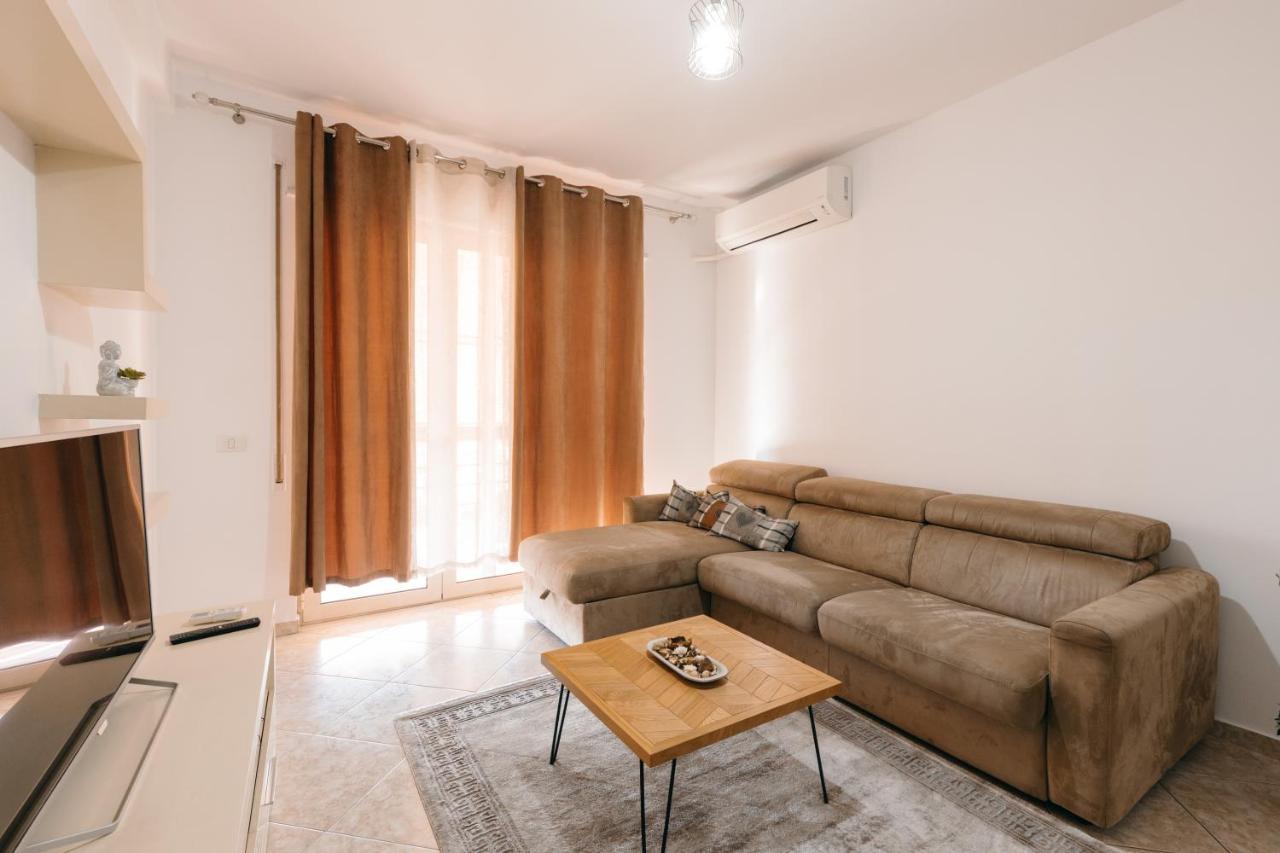 Rs Place 1-Bedroom Apartment Tirana Eksteriør billede