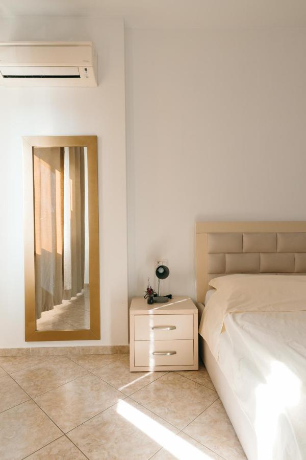 Rs Place 1-Bedroom Apartment Tirana Eksteriør billede