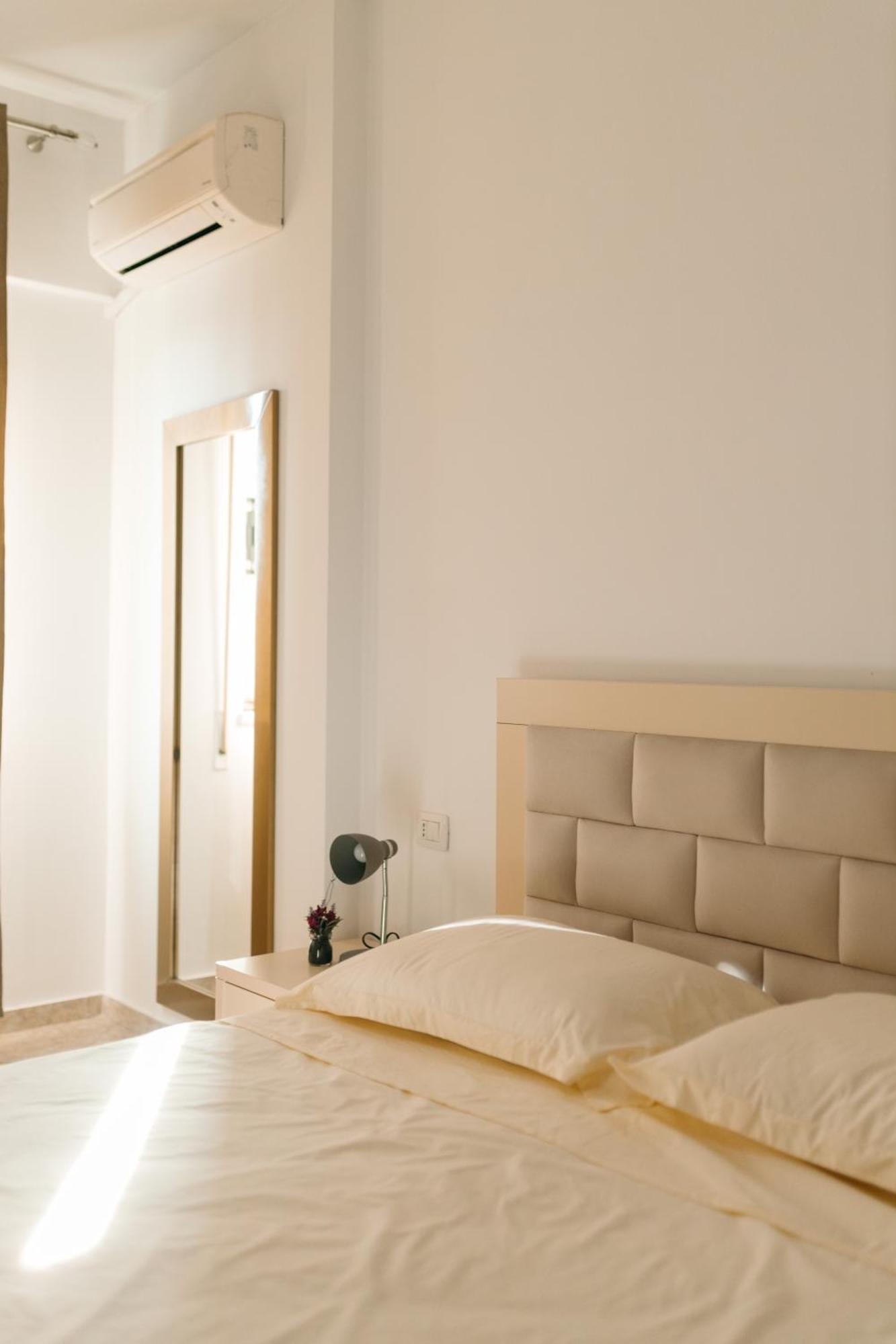 Rs Place 1-Bedroom Apartment Tirana Eksteriør billede